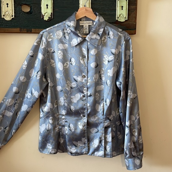 2/$30 Evan Picone Floral Satin Pleated and Tucked Button Down Blouse Size 12 - Picture 4 of 15